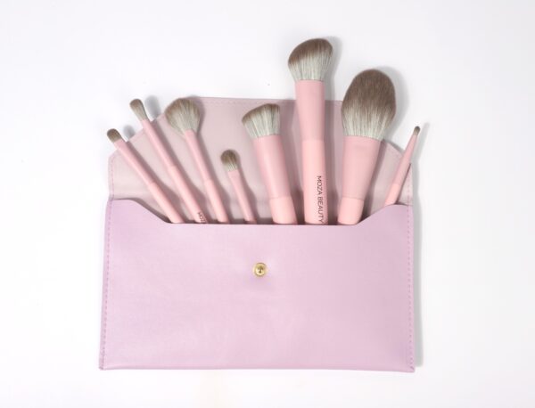 مجموعة فرش الوجه والعيون من MOZA BEAUTY – لمسة احترافية بإطلالة أنيقة🪄