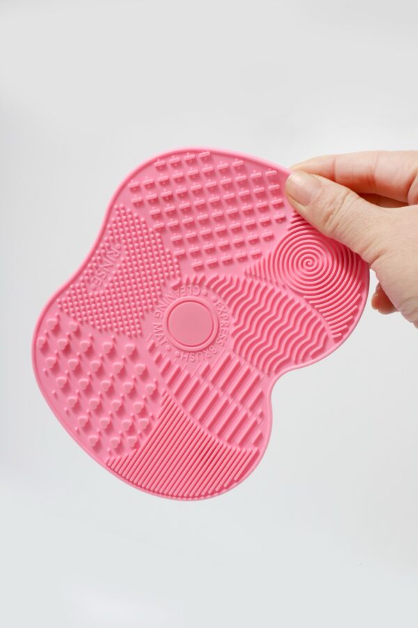 قاعدة سيليكون لتنظيف فرش المكياج – متعددة القوامات لفعالية قصوى🫧 - الصورة 3