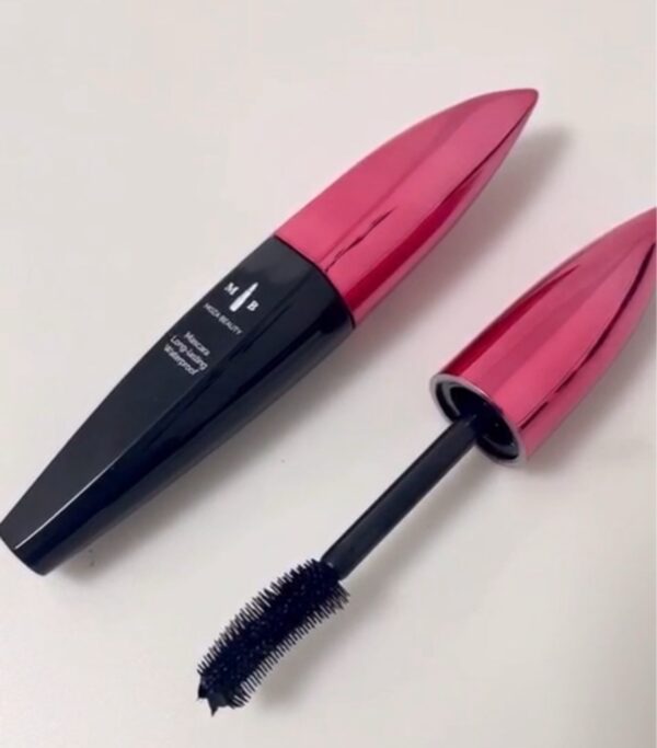 ماسكارا رموش مكثفة نباتية – كثافة وطول بلا تكتل🌱