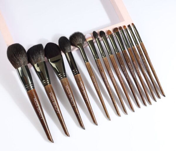 ⁦مجموعة فرش MOZA BEAUTY الاحترافية – 14 قطعة شعر طبيعي فائق النعومة | تدوم مدى الحياة⁩ - الصورة ⁦3⁩