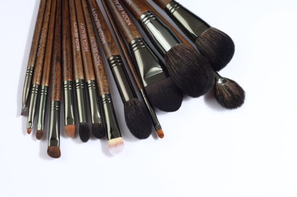 ⁦مجموعة فرش MOZA BEAUTY الاحترافية – 14 قطعة شعر طبيعي فائق النعومة | تدوم مدى الحياة⁩ - الصورة ⁦2⁩